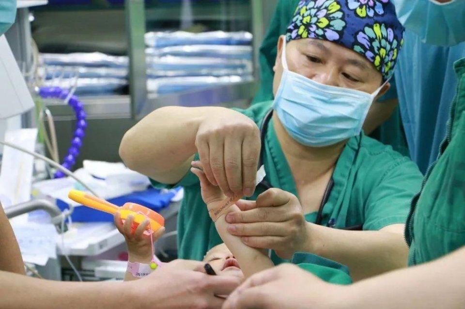 合作市妇婴监护型护送