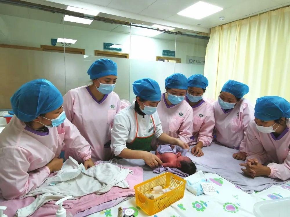 合作市妇婴监护型护送